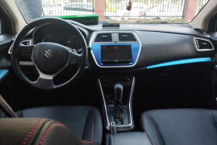 Used Suzuki S-Cross 2015 1.4T Automatic 4x4 Prestige Model Center Console