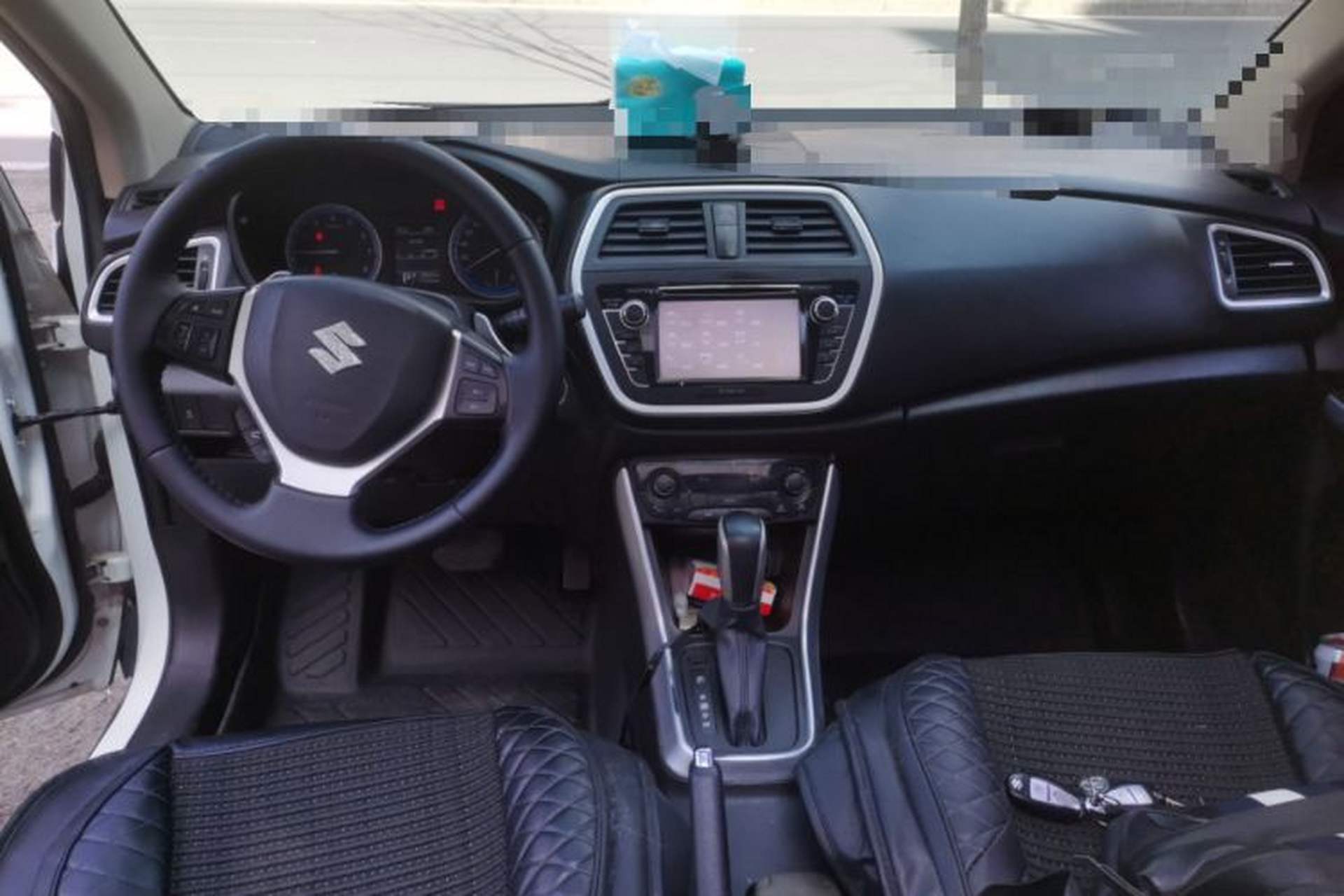 Used Suzuki S-Cross 2015 1.6L CVT Two-Wheel Drive Elite Version Center Console