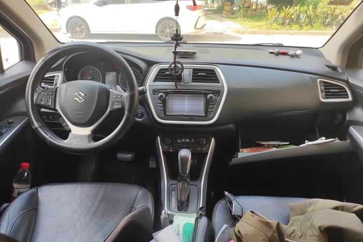 Used Suzuki S-Cross 2015 1.6L CVT Two-Wheel Drive Elite Version Center Console