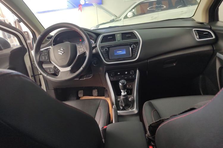Used Suzuki S-Cross 2015 1.4T Manual Two-Wheel Drive Prestige Model Center Console