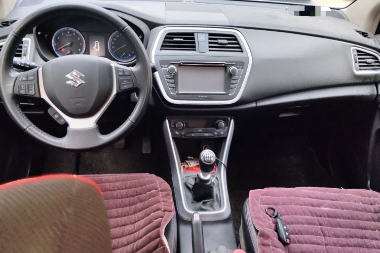 Used Suzuki S-Cross 2015 1.4T Manual Two-Wheel Drive Prestige Model Center Console