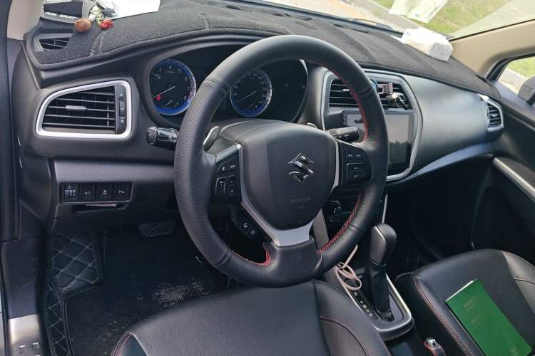 Used Suzuki S-Cross 2015 1.6L CVT Two-Wheel Drive Elite Version Center Console