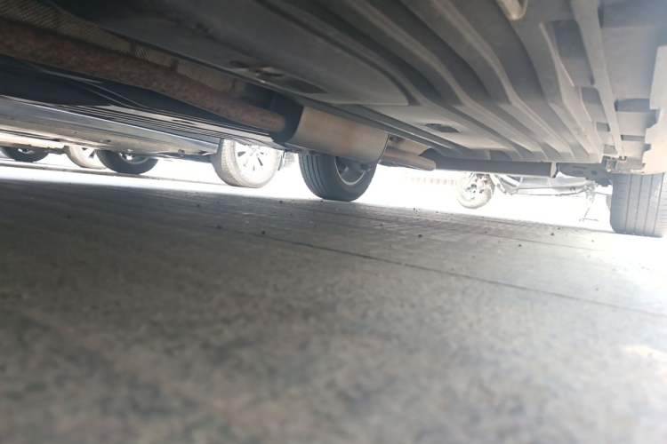 Used Suzuki S-Cross 2015 1.6L CVT Two-Wheel Drive Entry-Level Trim Chassis Front Right