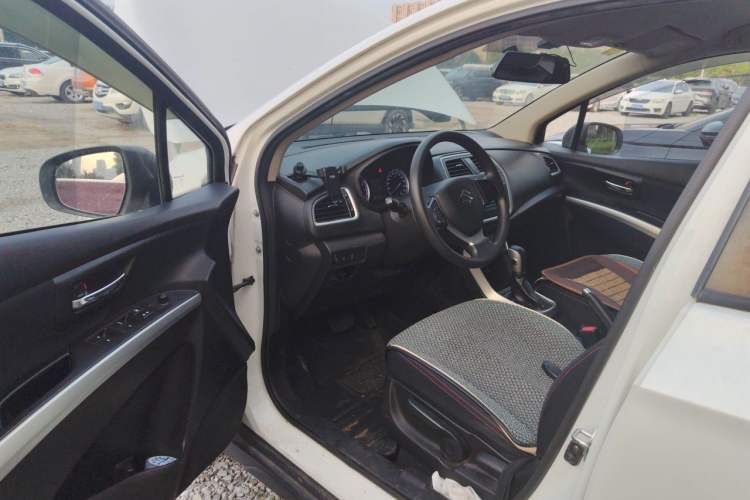 Used Suzuki S-Cross 2015 1.6L CVT Two-Wheel Drive Entry-Level Trim Driver Seat
