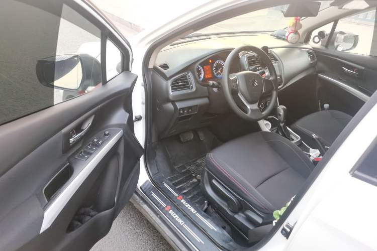 Used Suzuki S-Cross 2015 1.6L CVT Two-Wheel Drive Entry-Level Trim Driver Seat