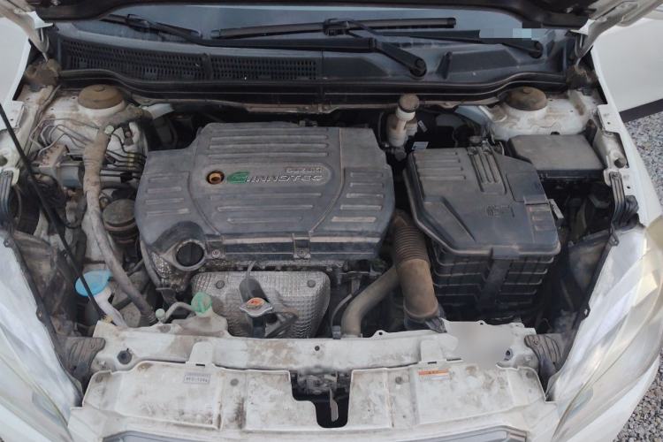 Used Suzuki S-Cross 2015 1.6L CVT Two-Wheel Drive Entry-Level Trim Engine Bay