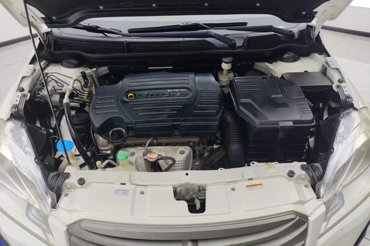 Used Suzuki S-Cross 2015 1.6L CVT Two-Wheel Drive Entry-Level Trim Engine Bay