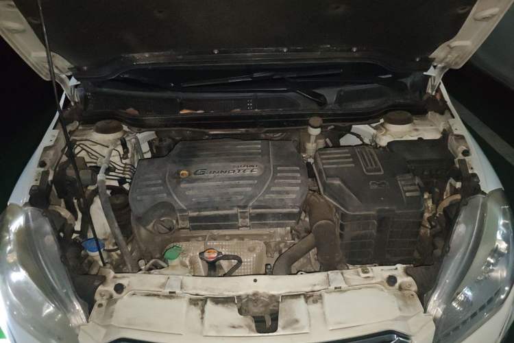 Used Suzuki S-Cross 2015 1.6L CVT Two-Wheel Drive Elite Version Engine Bay