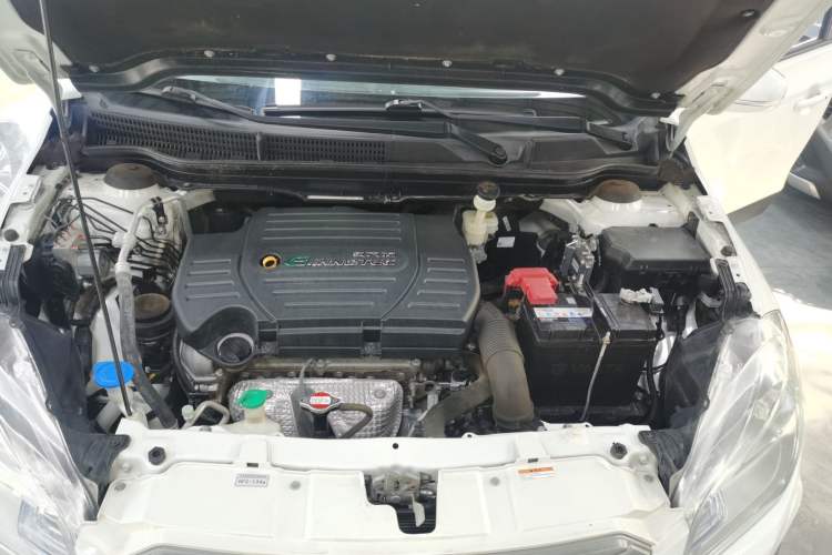 Used Suzuki S-Cross 2015 1.6L CVT Two-Wheel Drive Entry-Level Trim Engine Bay
