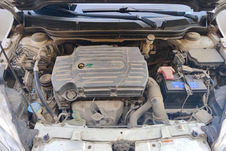 Used Suzuki S-Cross 2015 1.6L CVT Two-Wheel Drive Entry-Level Trim Engine Bay
