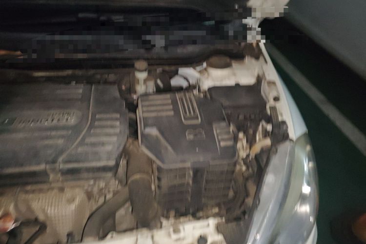 Used Suzuki S-Cross 2015 1.6L CVT Two-Wheel Drive Elite Version Engine Bay Left