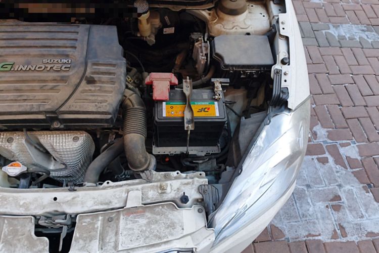 Used Suzuki S-Cross 2015 1.6L CVT Two-Wheel Drive Entry-Level Trim Engine Bay Left