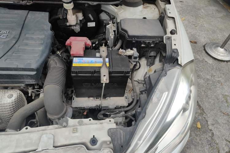 Used Suzuki S-Cross 2015 1.6L CVT Two-Wheel Drive Elite Version Engine Bay Left