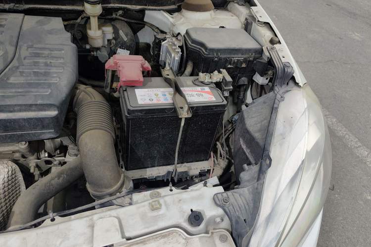 Used Suzuki S-Cross 2015 1.6L CVT Two-Wheel Drive Entry-Level Trim Engine Bay Left