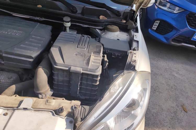 Used Suzuki S-Cross 2015 1.6L CVT Two-Wheel Drive Elite Version Engine Bay Left