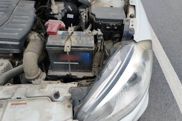 Used Suzuki S-Cross 2015 1.6L CVT Two-Wheel Drive Elite Version Engine Bay Left