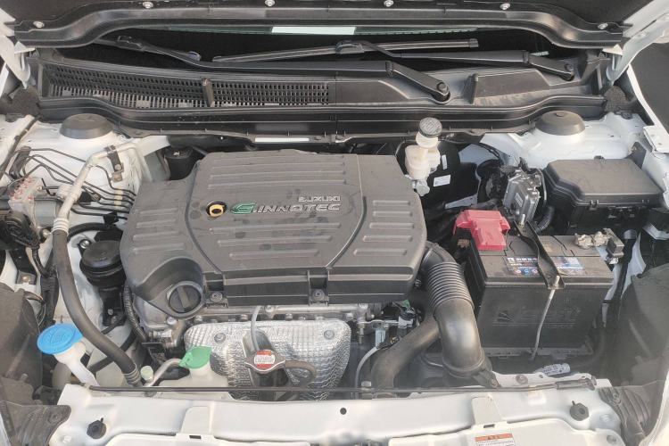Used Suzuki S-Cross 2015 1.6L CVT Two-Wheel Drive Entry-Level Trim Engine Bay