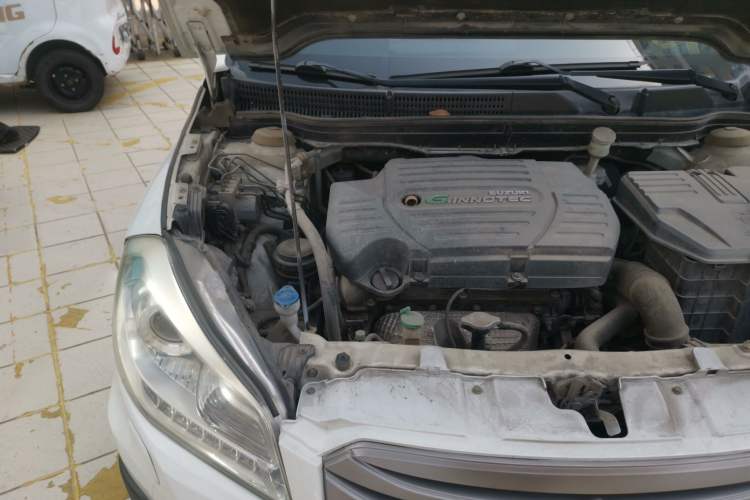 Used Suzuki S-Cross 2015 1.6L CVT Four-Wheel Drive Elite Model Engine Bay Right