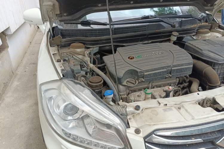 Used Suzuki S-Cross 2015 1.6L CVT Four-Wheel Drive Elite Model Engine Bay Right