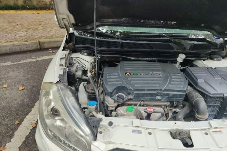 Used Suzuki S-Cross 2015 1.6L Manual Two-Wheel Drive Elite Model Engine Bay Right