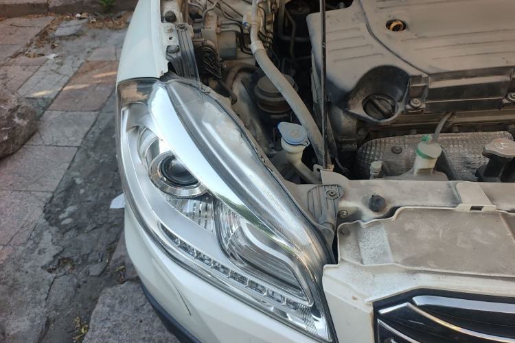 Used Suzuki S-Cross 2015 1.6L CVT Two-Wheel Drive Elite Version Engine Bay Right