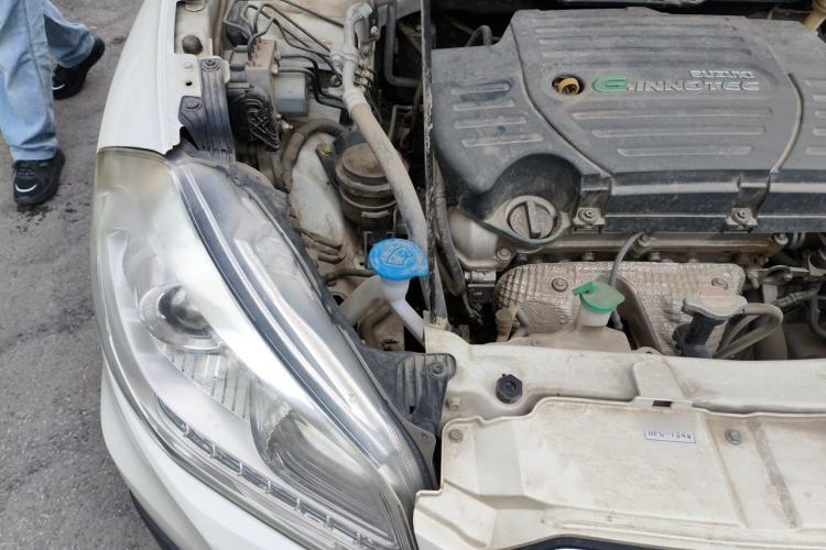 Used Suzuki S-Cross 2015 1.6L CVT Two-Wheel Drive Elite Version Engine Bay Right
