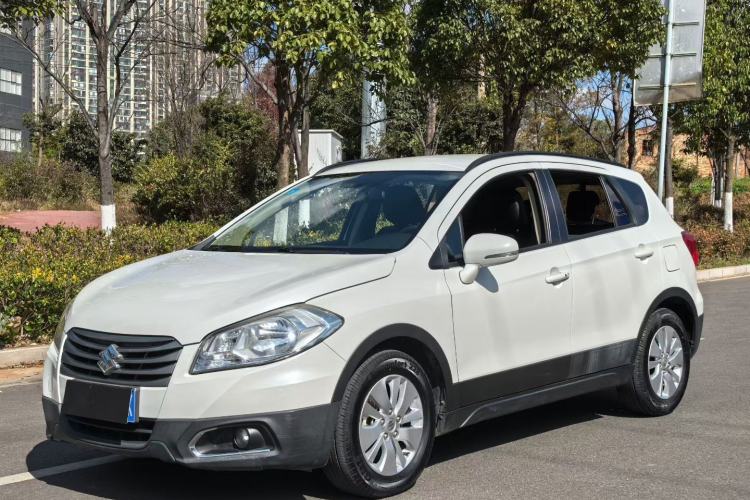 Used Suzuki S-Cross 2015 1.6L CVT Two-Wheel Drive Entry-Level Trim Exterior 1