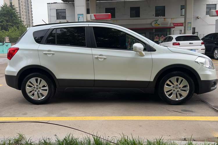 Used Suzuki S-Cross 2015 1.6L CVT Two-Wheel Drive Entry-Level Trim Exterior 2