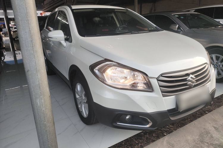 Used Suzuki S-Cross 2015 1.6L CVT Two-Wheel Drive Entry-Level Trim Exterior 2