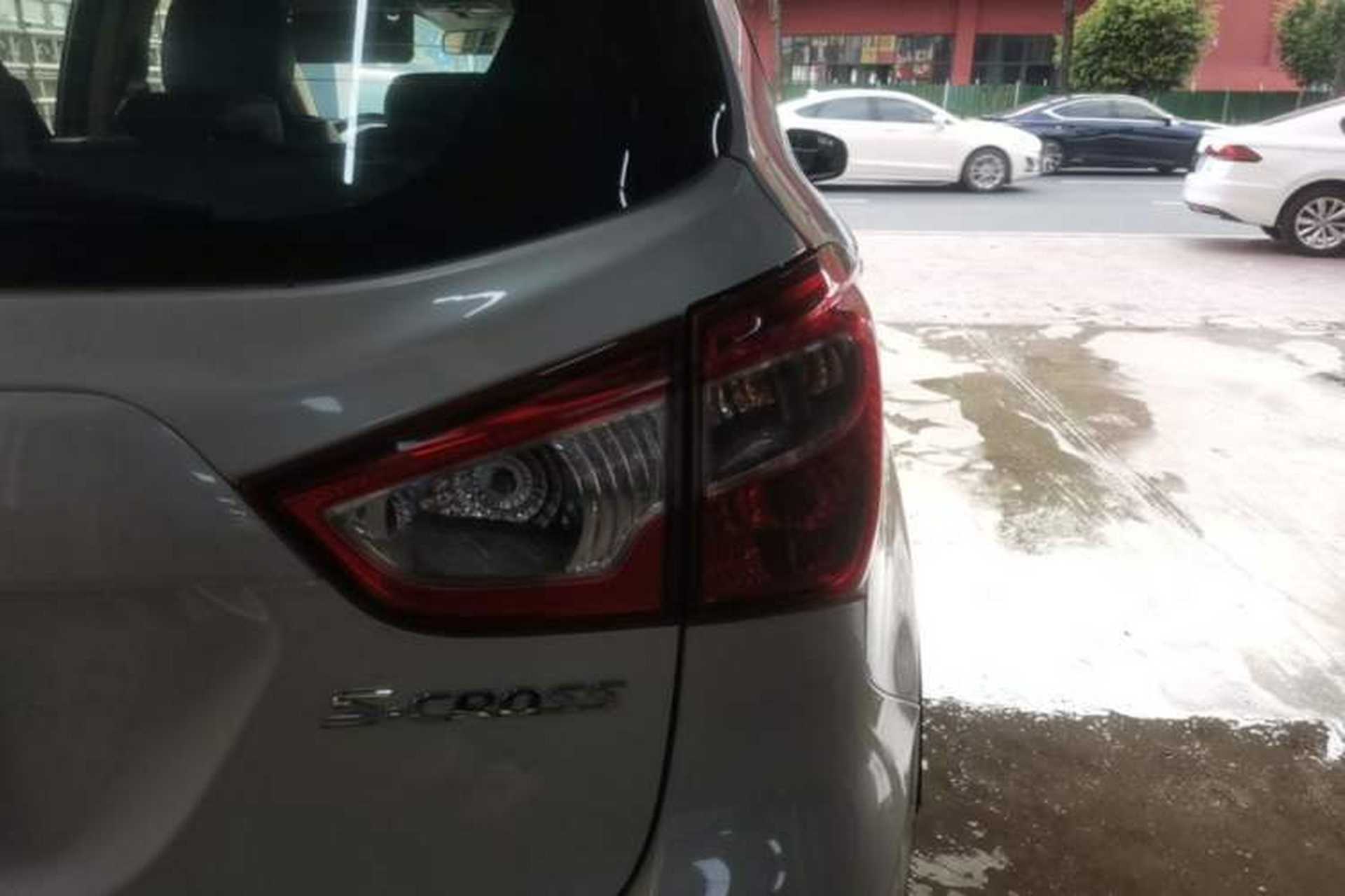 Used Suzuki S-Cross 2015 1.6L CVT Two-Wheel Drive Elite Version Exterior 3