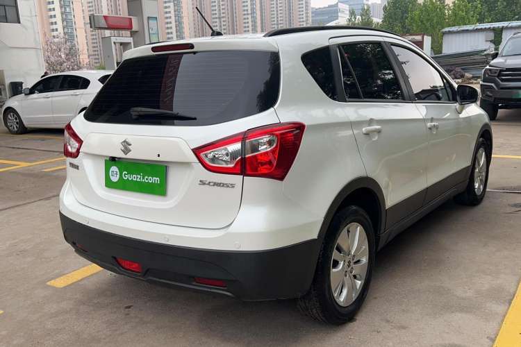 Used Suzuki S-Cross 2015 1.6L CVT Two-Wheel Drive Entry-Level Trim Exterior 3