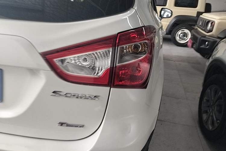 Used Suzuki S-Cross 2015 1.4T Automatic Two-Wheel Drive Prestige Model Exterior 3