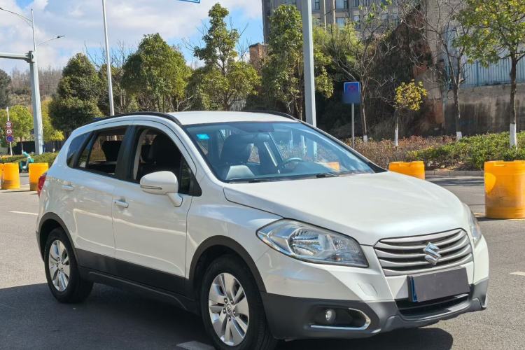 Used Suzuki S-Cross 2015 1.6L CVT Two-Wheel Drive Entry-Level Trim Exterior 3