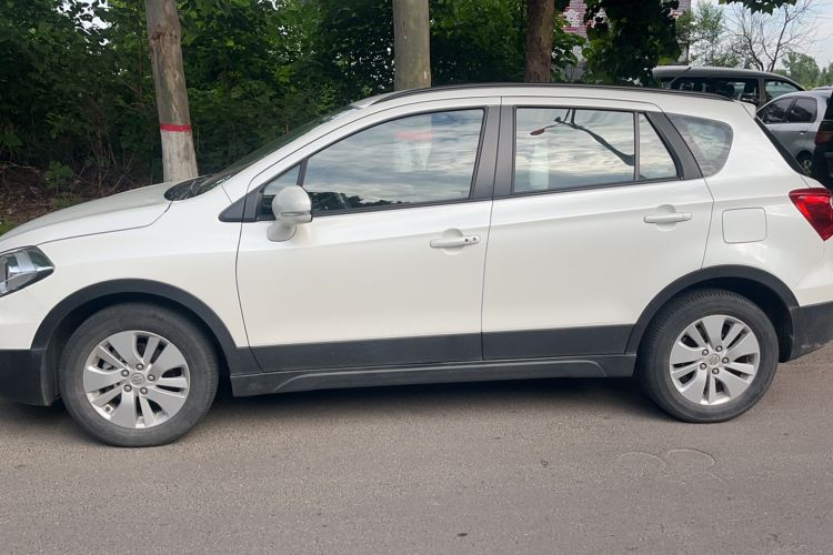 Used Suzuki S-Cross 2015 1.6L CVT Two-Wheel Drive Entry-Level Trim Exterior 3