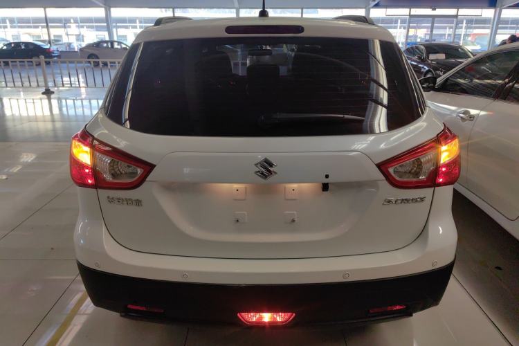 Used Suzuki S-Cross 2015 1.6L CVT Two-Wheel Drive Entry-Level Trim Exterior 4