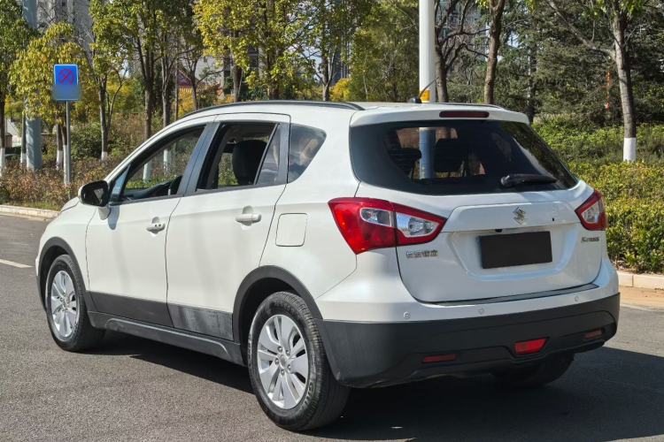 Used Suzuki S-Cross 2015 1.6L CVT Two-Wheel Drive Entry-Level Trim Exterior 4
