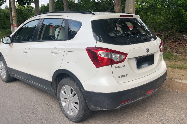 Used Suzuki S-Cross 2015 1.6L CVT Two-Wheel Drive Entry-Level Trim Exterior 4