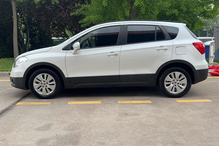 Used Suzuki S-Cross 2015 1.6L CVT Two-Wheel Drive Entry-Level Trim Exterior 5