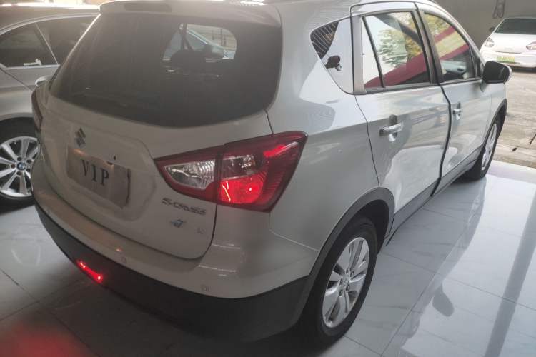 Used Suzuki S-Cross 2015 1.6L CVT Two-Wheel Drive Entry-Level Trim Exterior 5