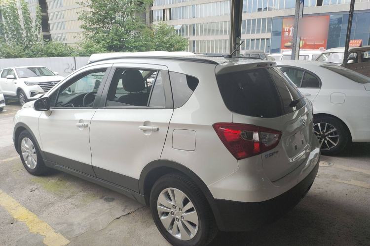 Used Suzuki S-Cross 2015 1.6L CVT Two-Wheel Drive Entry-Level Trim Exterior 5