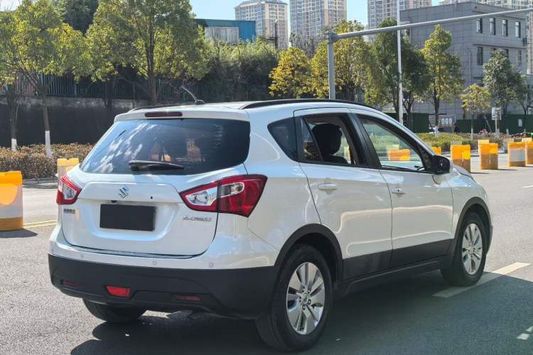 Used Suzuki S-Cross 2015 1.6L CVT Two-Wheel Drive Entry-Level Trim Exterior 5