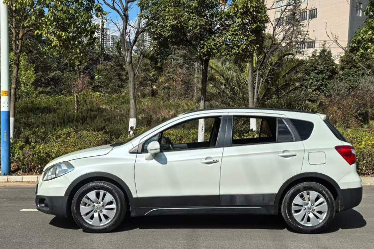 Used Suzuki S-Cross 2015 1.6L CVT Two-Wheel Drive Entry-Level Trim Exterior 6
