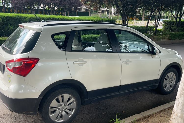 Used Suzuki S-Cross 2015 1.6L CVT Two-Wheel Drive Entry-Level Trim Exterior 6