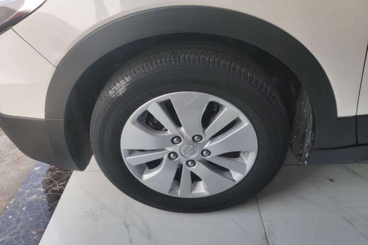 Used Suzuki S-Cross 2015 1.6L CVT Two-Wheel Drive Entry-Level Trim Exterior 7
