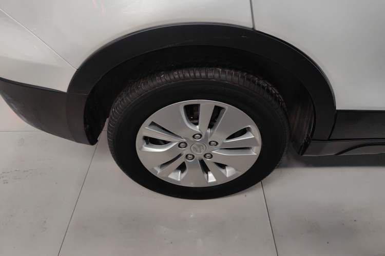 Used Suzuki S-Cross 2015 1.6L CVT Two-Wheel Drive Entry-Level Trim Exterior 8