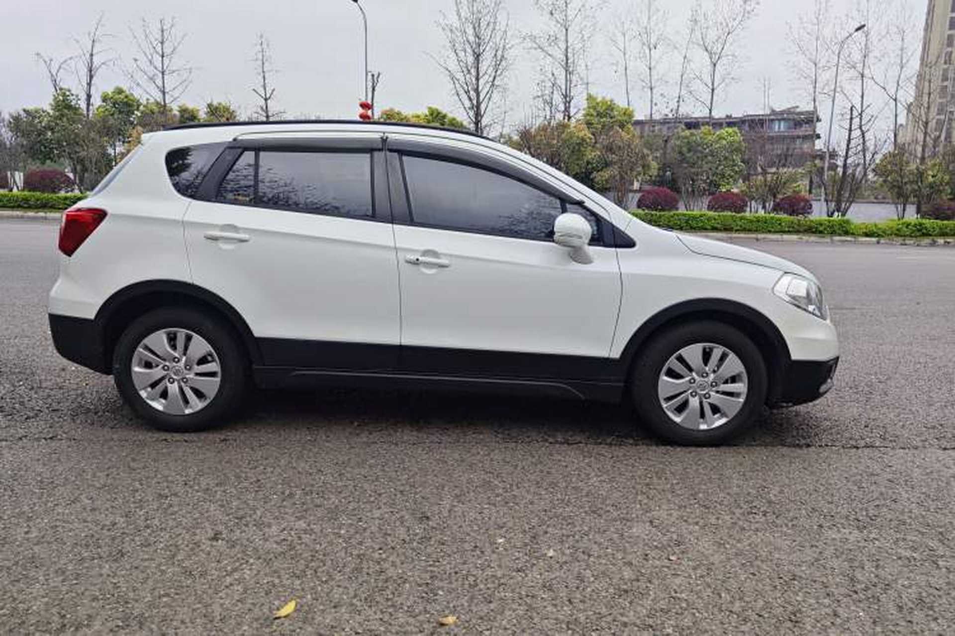 Used Suzuki S-Cross 2015 1.6L CVT Two-Wheel Drive Entry-Level Trim Exterior 8