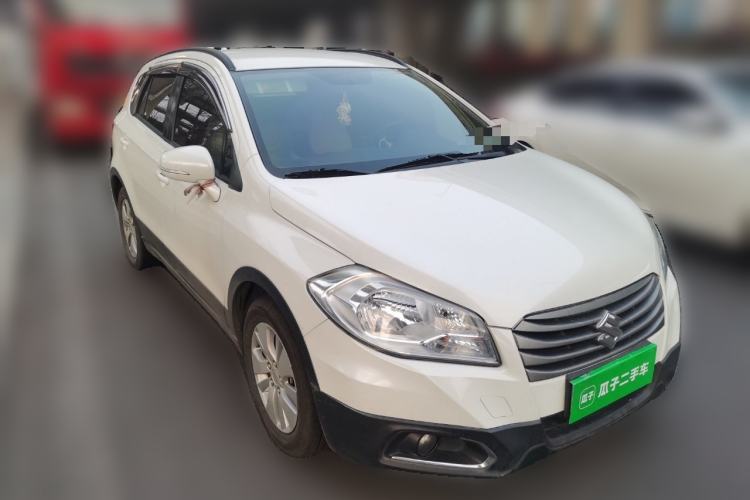 Used Suzuki S-Cross 2015 1.6L CVT Two-Wheel Drive Entry-Level Trim Front Right 45 Deg