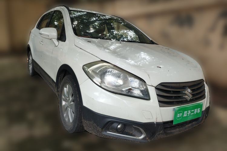 Used Suzuki S-Cross 2015 1.6L CVT Two-Wheel Drive Entry-Level Trim Front Right 45 Deg