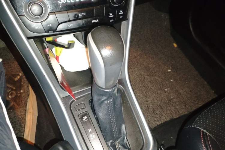 Used Suzuki S-Cross 2015 1.6L CVT Two-Wheel Drive Elite Version Gear Lever