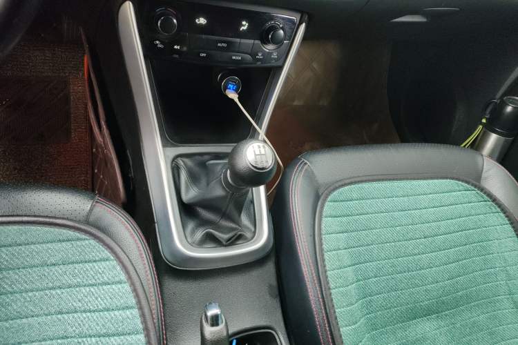 Used Suzuki S-Cross 2015 1.6L Manual Two-Wheel Drive Elite Model Gear Lever